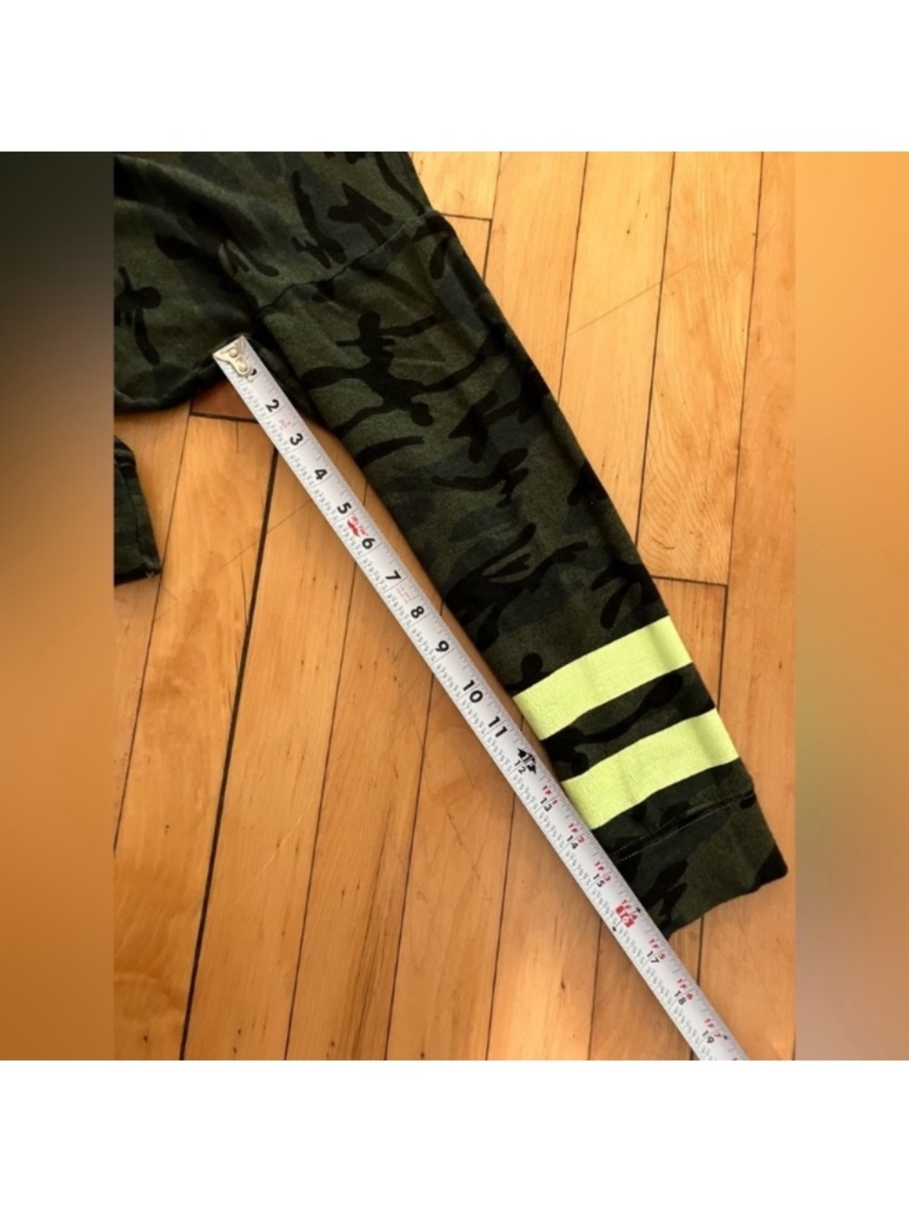 Sundry Camo Army Green Lightweight Crewneck Sweatshirt Neon Stripe size 1 Small - Picture 6 of 9